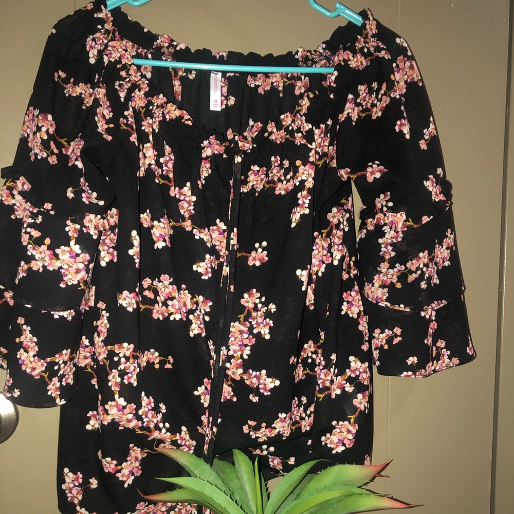 Blouse - Picture 2 of 2